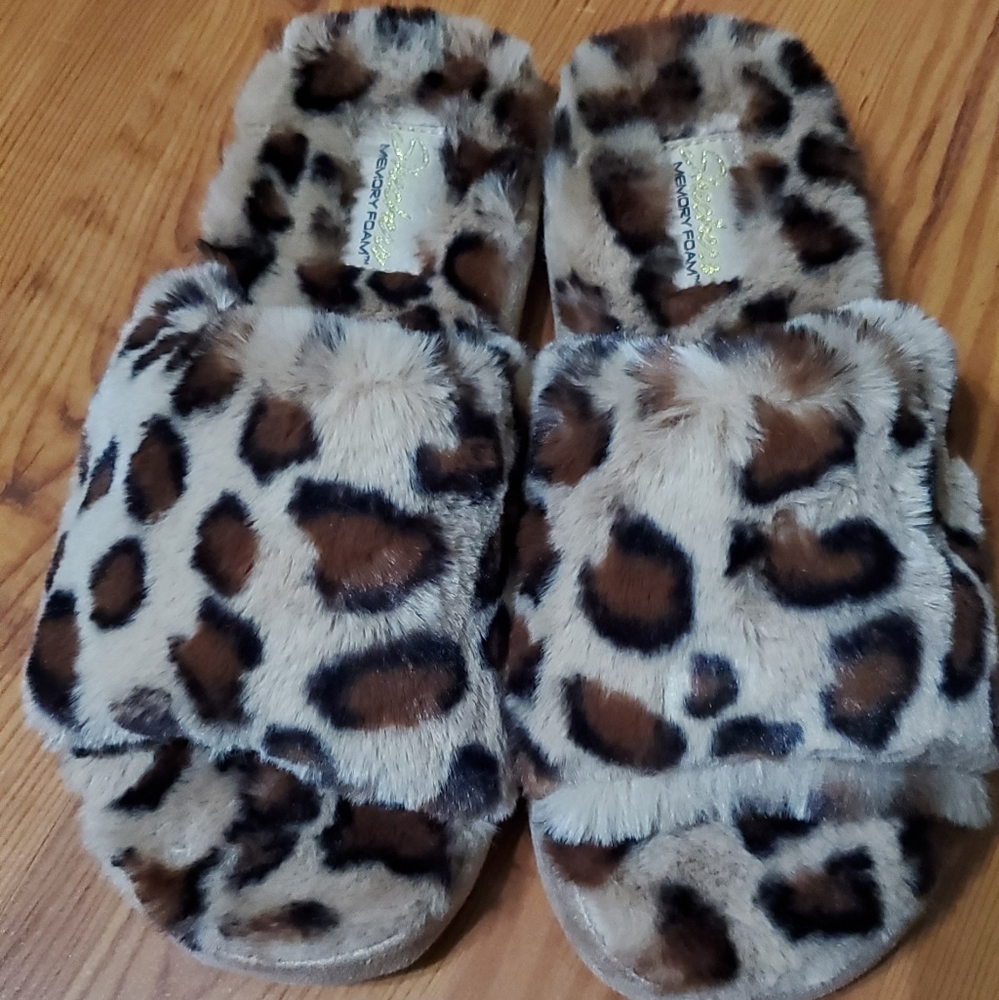 Skechers Memory Foam Leopard Slides